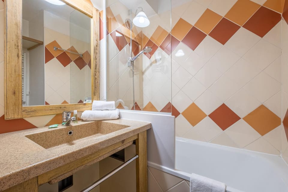 Shower, Bathroom, Bath, towels