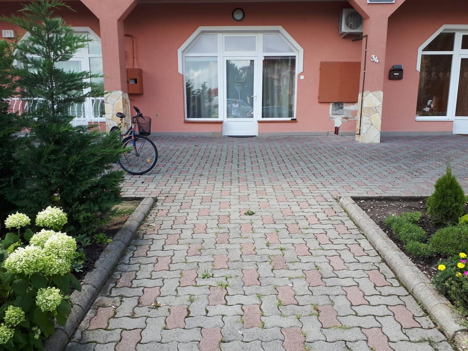 Facade/entrance, Street view