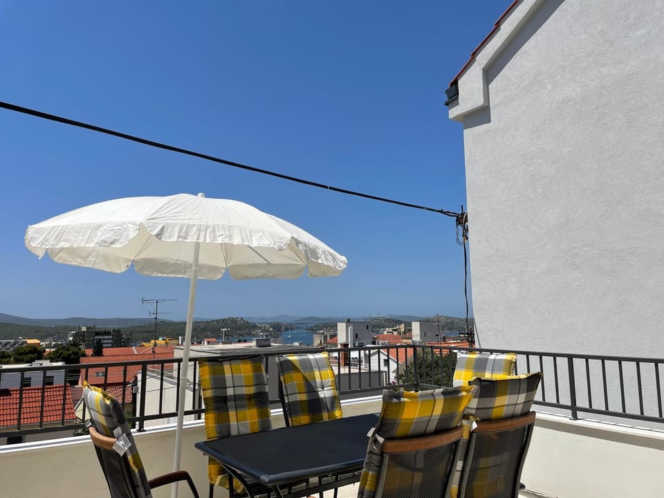 Property building, Balcony/Terrace