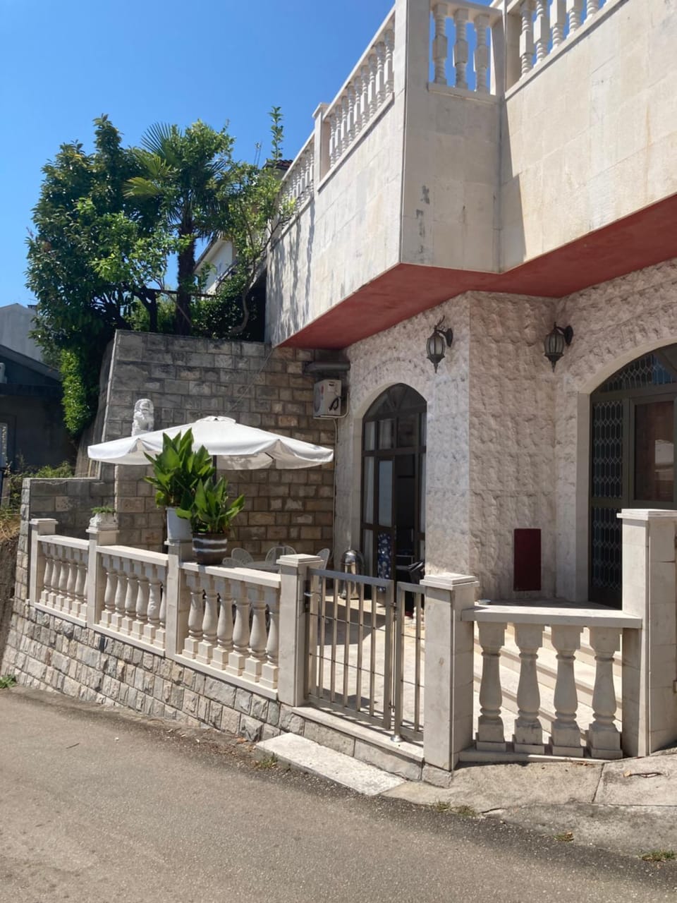 Property building, Facade/entrance, Lobby or reception