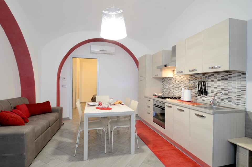 Patio, Restaurant/places to eat, Communal lounge/ TV room, Fishing, Garden, Horse-riding, On-site shops, Balcony/Terrace, Lounge or bar, Decorative detail, Dining area, Beach, Tennis court, Windsurfing, Diving, Communal kitchen, On site, Meals, Lunch, Dinner, Sunset