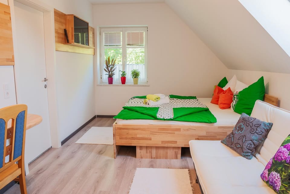 Photo of the whole room, Bedroom