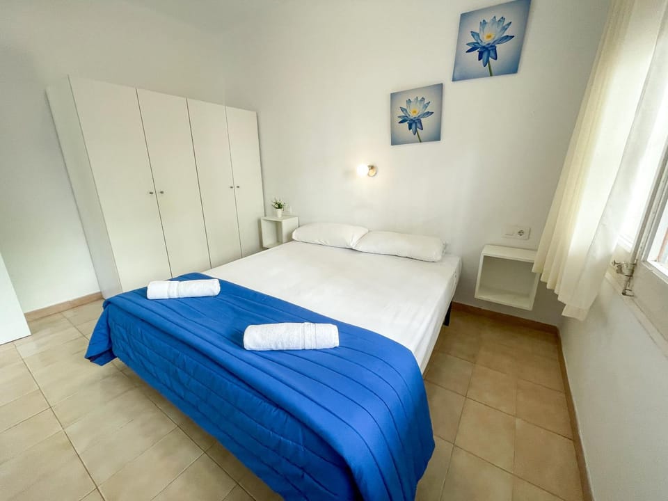 Bed, Photo of the whole room, Bedroom, wardrobe