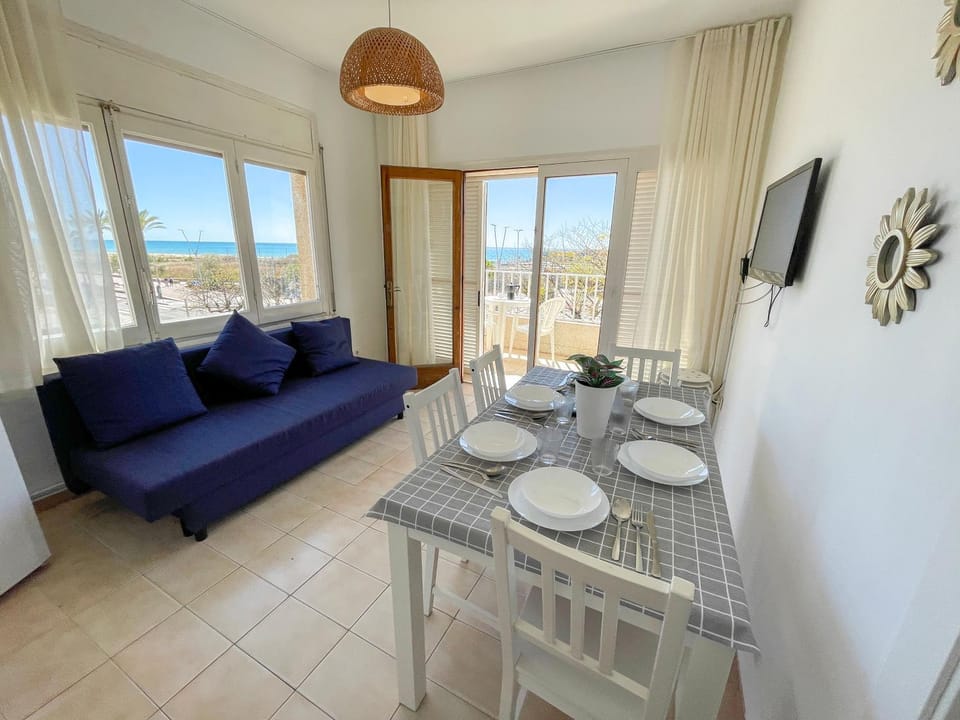 TV and multimedia, View (from property/room), Living room, Dining area, Sea view