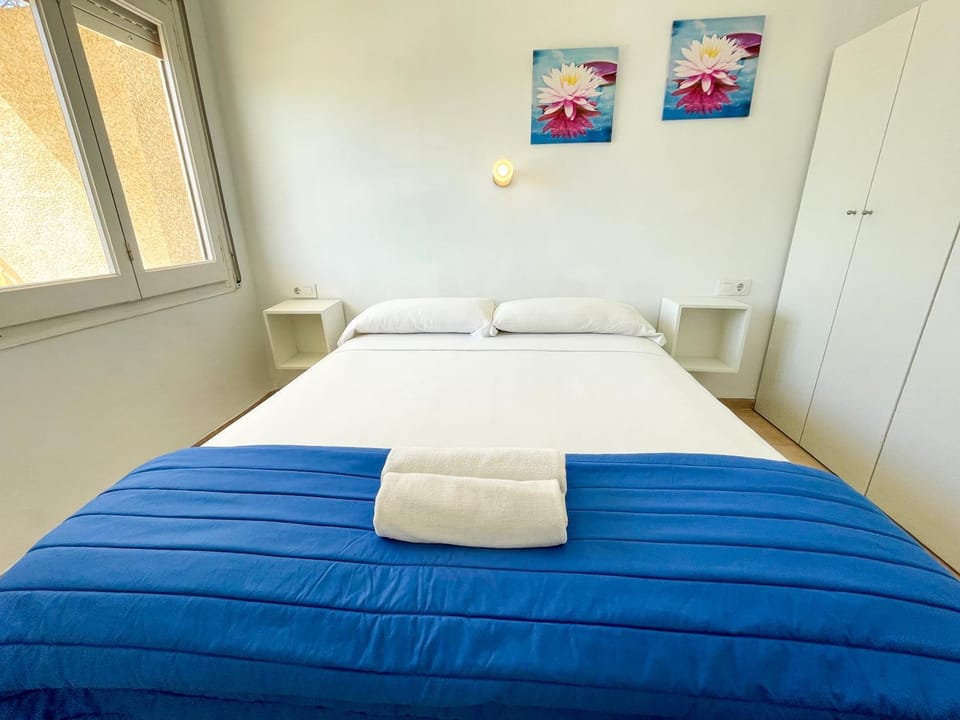 Bed, Photo of the whole room, Bedroom, wardrobe