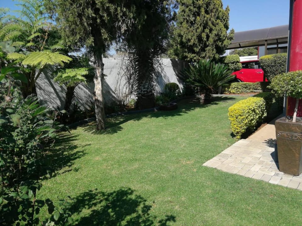 Marys BnB Bed and Breakfast in Mogwase