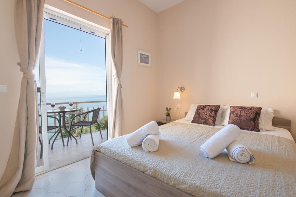 Bed, Balcony/Terrace, Sea view