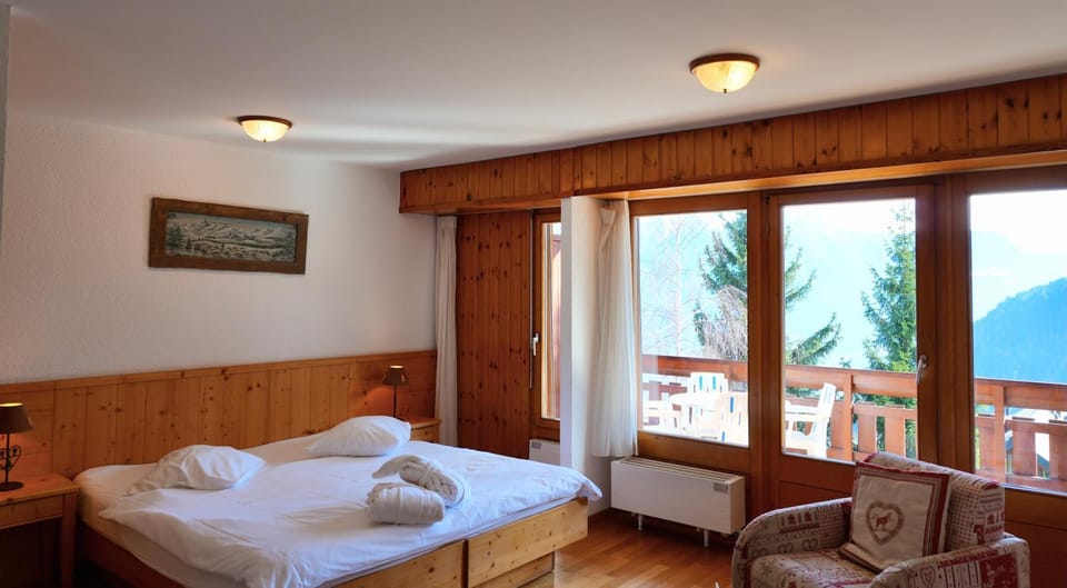 Bed, Balcony/Terrace, towels