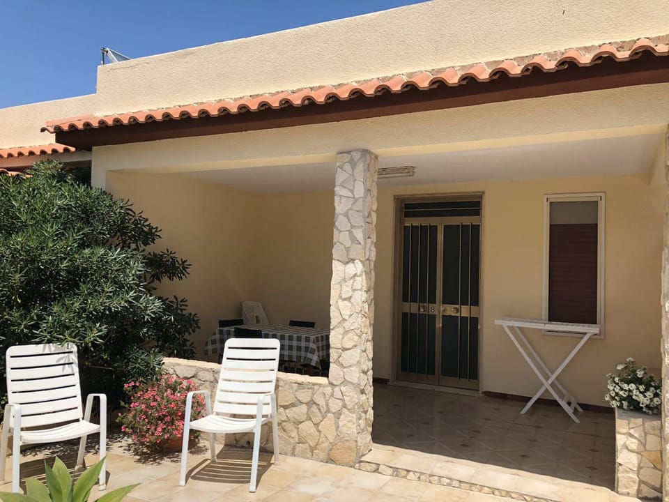 Patio, Facade/entrance