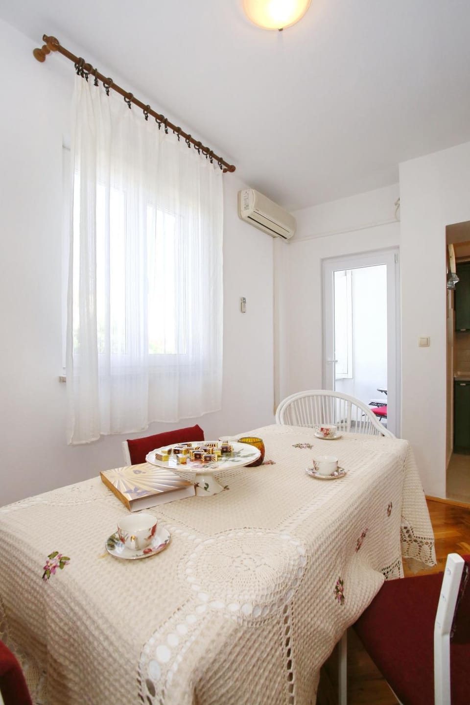 Seating area, Dining area