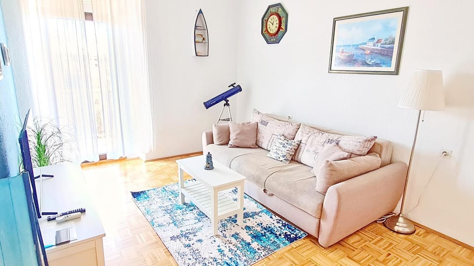 Bed, Living room