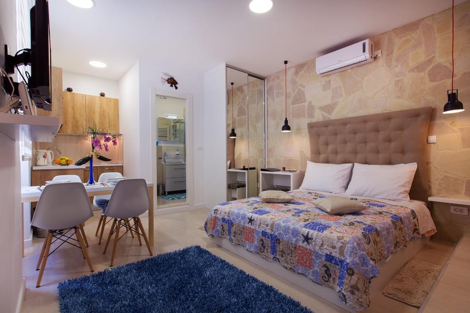 Kitchen or kitchenette, Living room, Bedroom