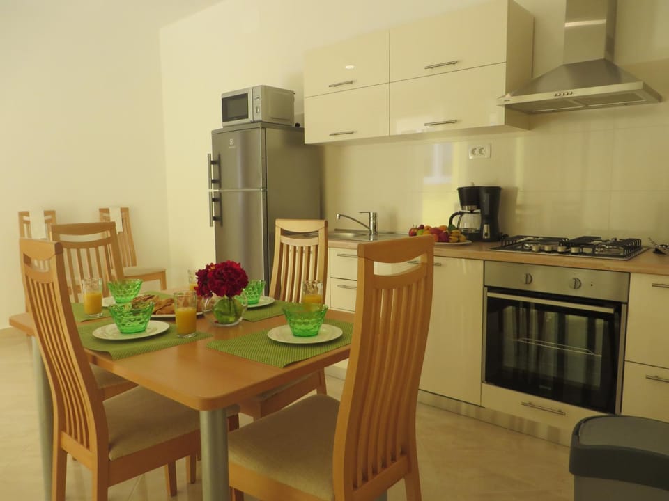 Kitchen or kitchenette, Living room, Dining area