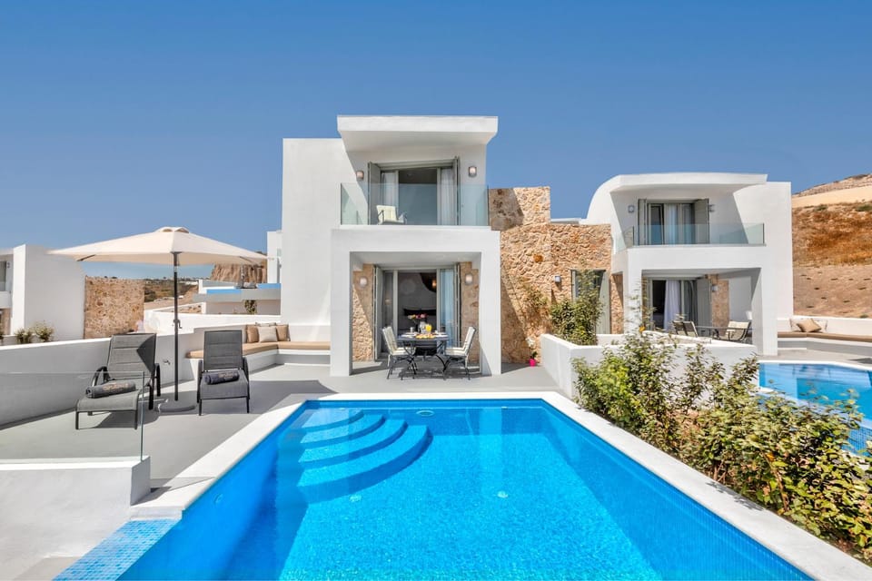 Property building, Balcony/Terrace, Swimming pool