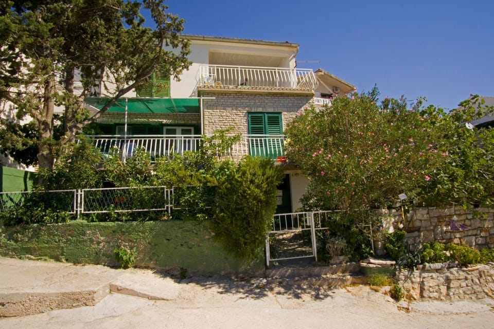 Property building, Facade/entrance, Garden view