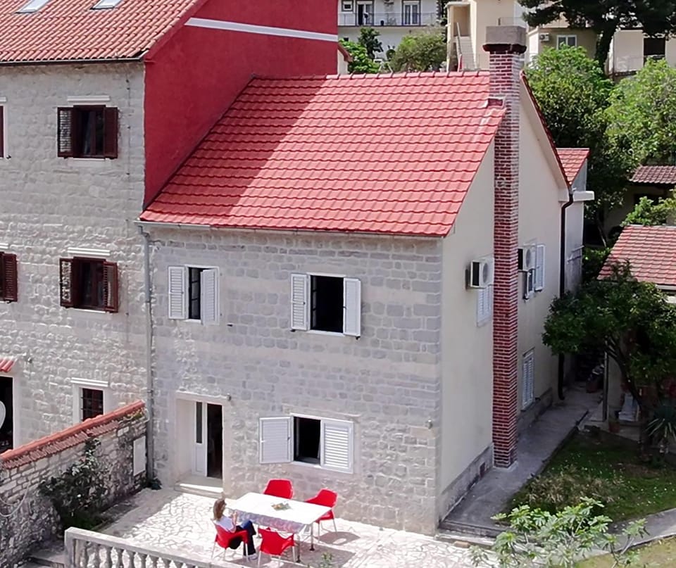 Property building, Day