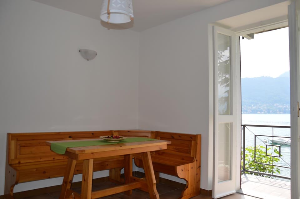 Dining area, Lake view, Mountain view