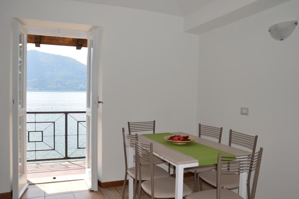 Dining area, Lake view, Mountain view