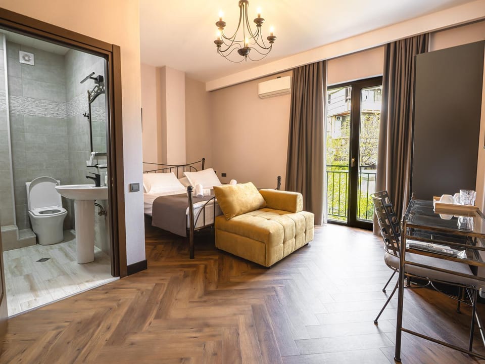 Toilet, Bed, Bathroom, Bedroom, towels