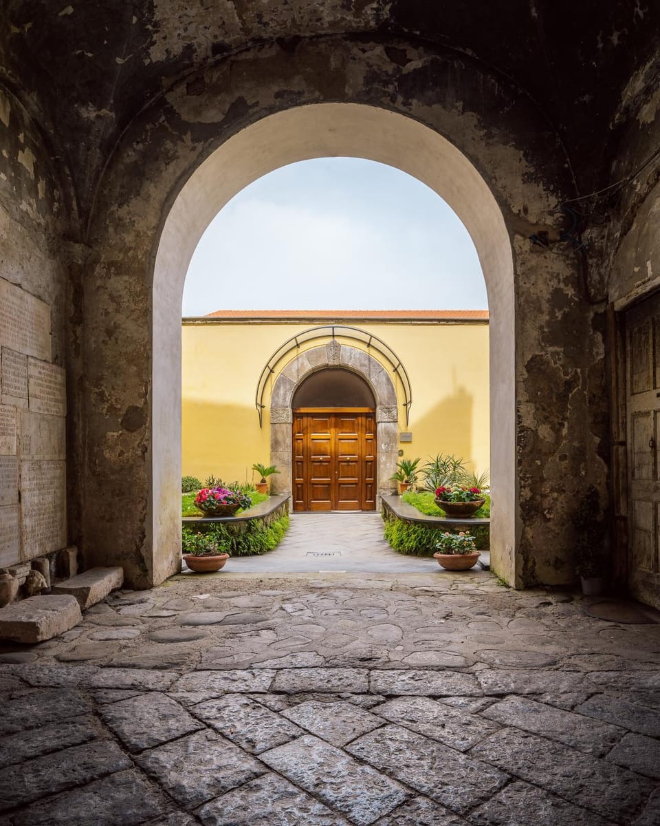 Facade/entrance, Day, Landmark view