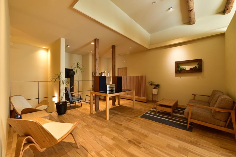 Communal lounge/ TV room