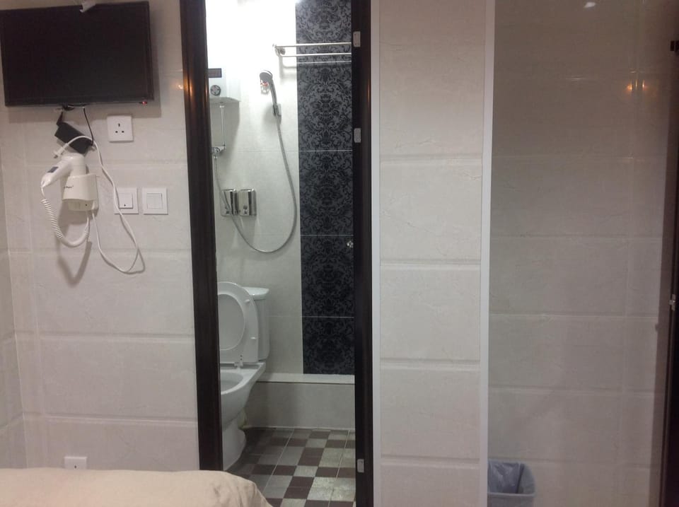 Shower, Toilet, Bathroom, Other, Other, Decorative detail, Decorative detail
