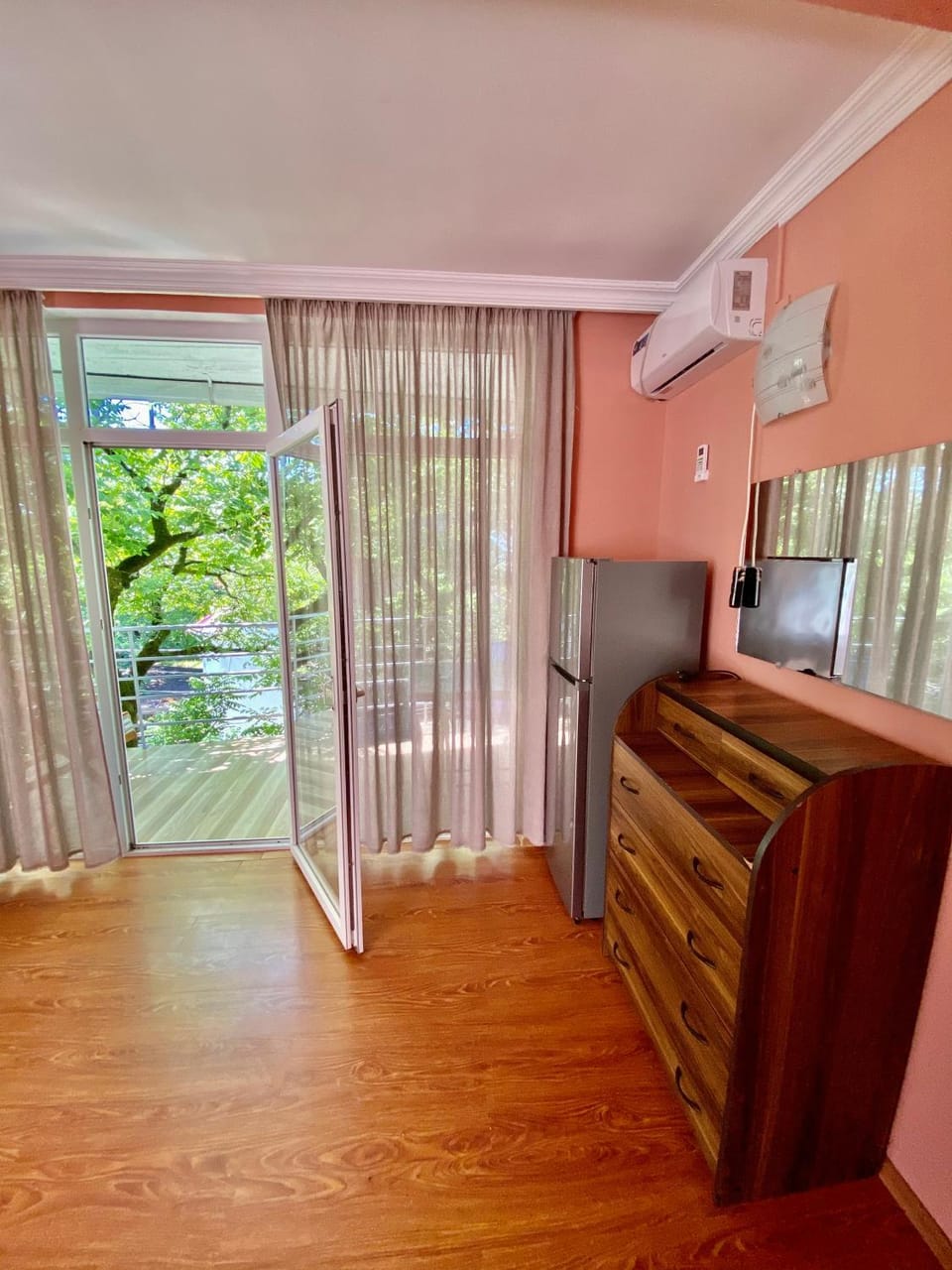 Photo of the whole room, Bedroom