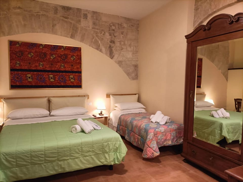 Property building, Bed, Photo of the whole room, towels