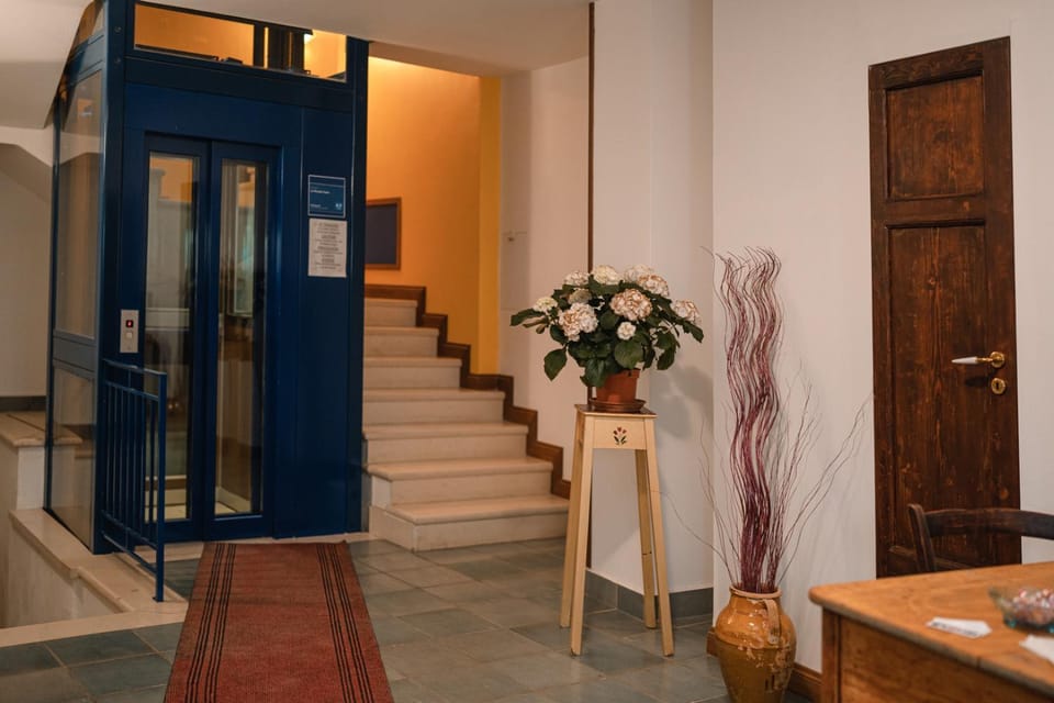 Facade/entrance, elevator