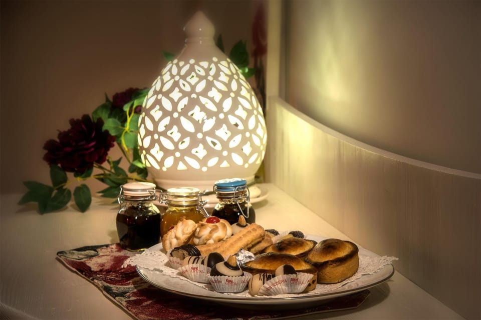 Food and drinks, Photo of the whole room, Decorative detail