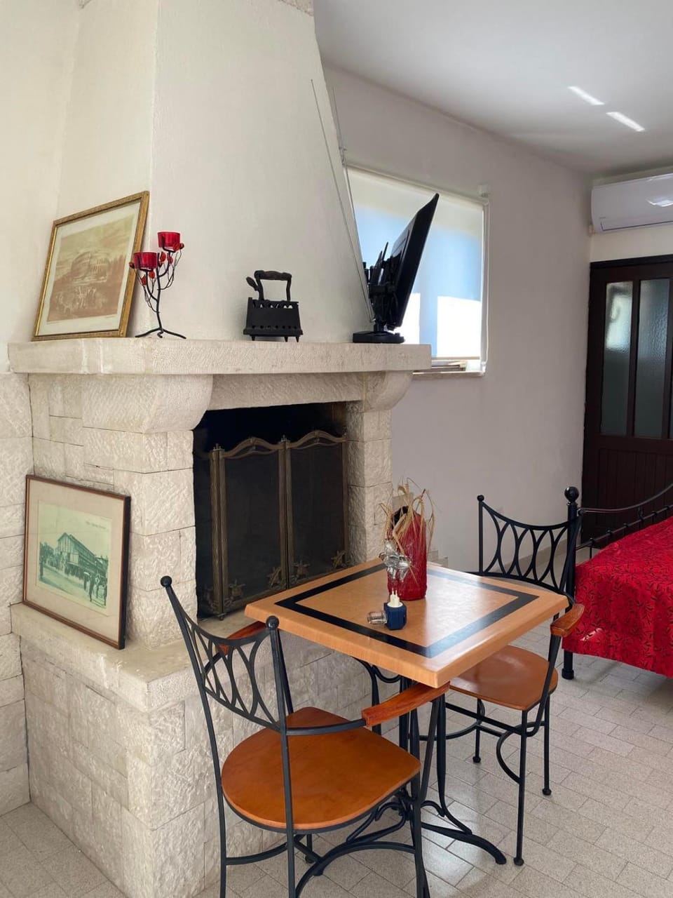 Seating area, flat iron