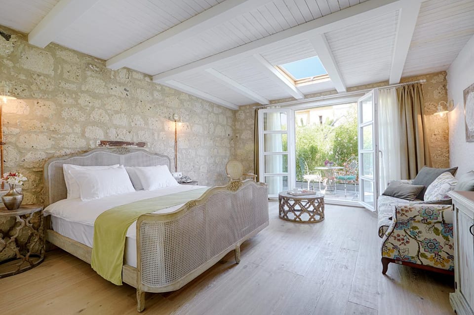 Patio, Garden, Balcony/Terrace, Photo of the whole room, Bedroom, Swimming pool