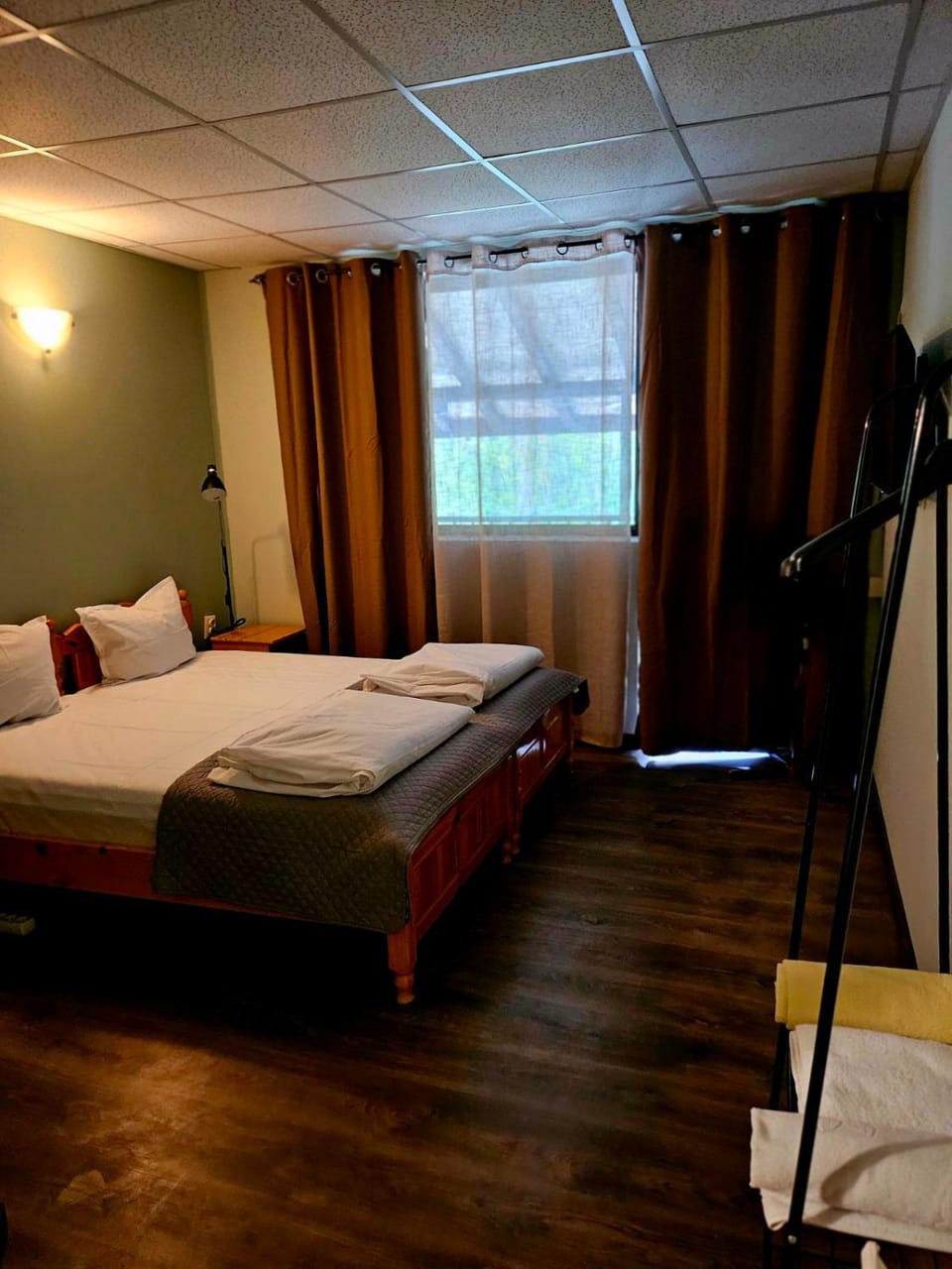 Bed, TV and multimedia, Photo of the whole room