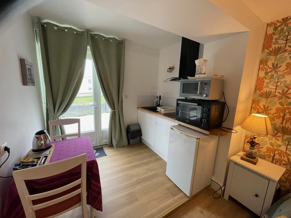 Coffee/tea facilities, Kitchen or kitchenette, Dining area, oven, pet friendly, stove