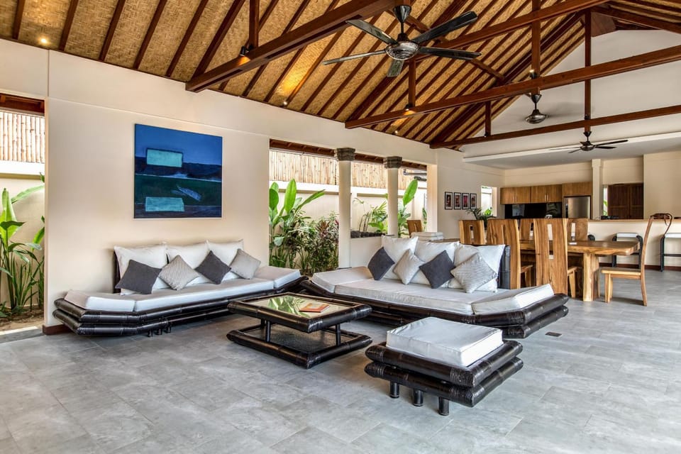 Living room, Dining area