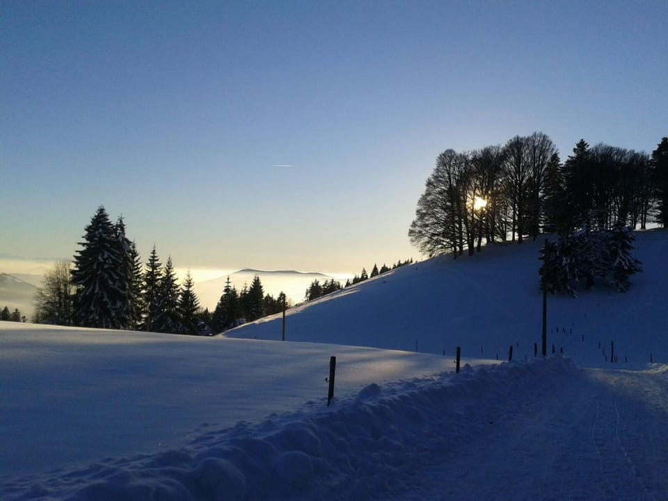Off site, Neighbourhood, Natural landscape, Winter, Skiing, Hiking, On site, Mountain view, Mountain view, Sports, Sunset