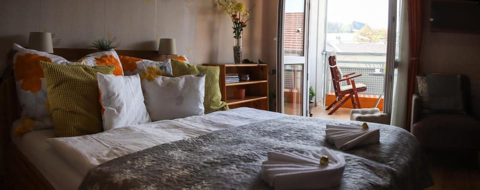 Bed, View (from property/room), Balcony/Terrace, Bedroom