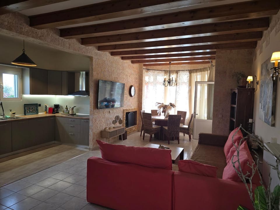 TV and multimedia, Kitchen or kitchenette, Living room, Seating area, Dining area