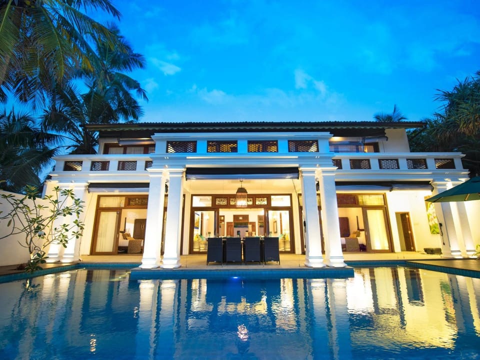 Property building, Swimming pool, Swimming pool