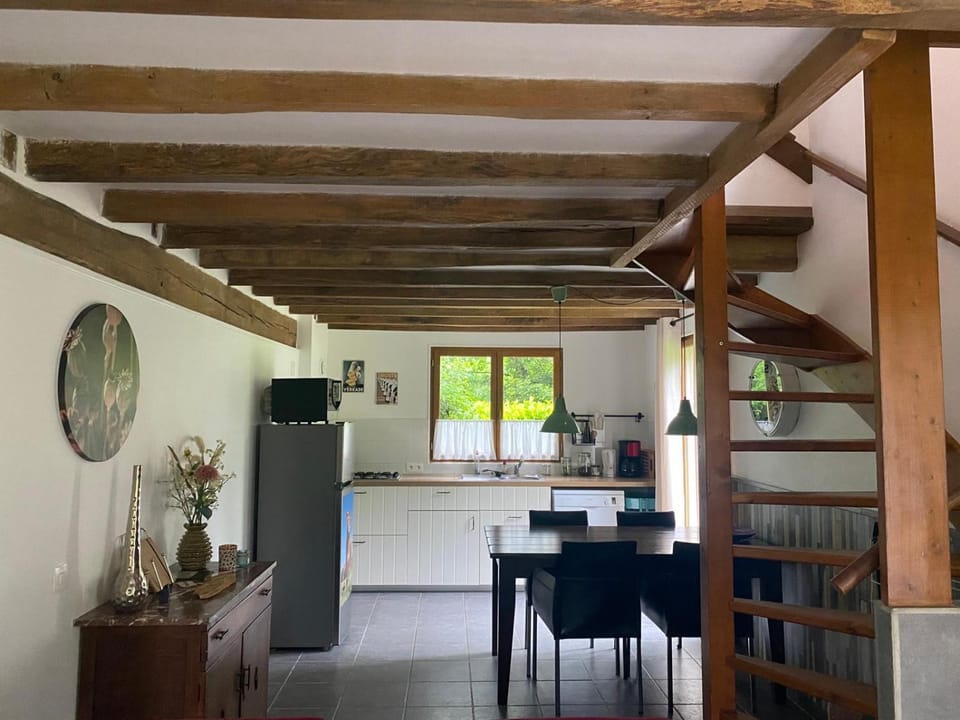 Kitchen or kitchenette, Dining area, oven, stove
