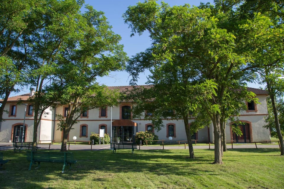 Property building, Facade/entrance, Natural landscape, Garden