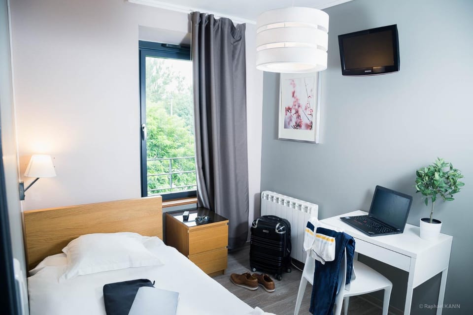 TV and multimedia, Photo of the whole room, Bedroom
