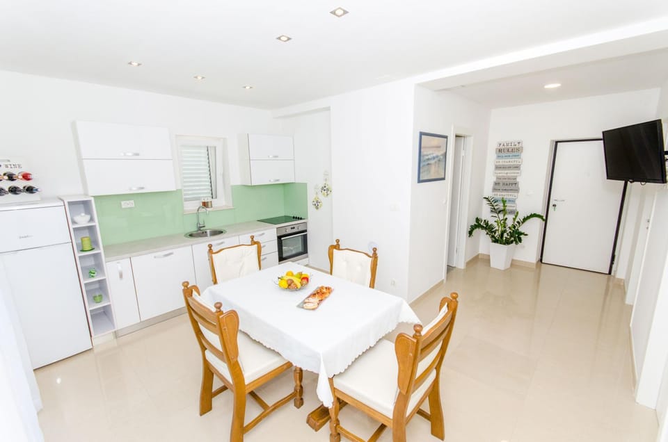 Beach & park Apartment Apartment in Šibenik-Knin County, Croatia
