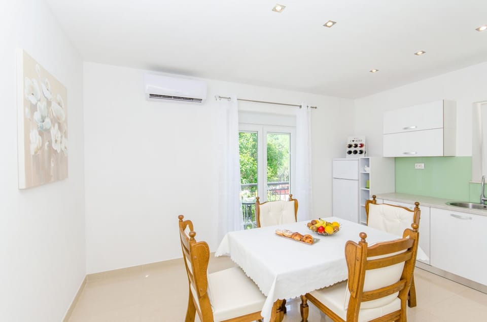 Beach & park Apartment Apartment in Šibenik-Knin County, Croatia