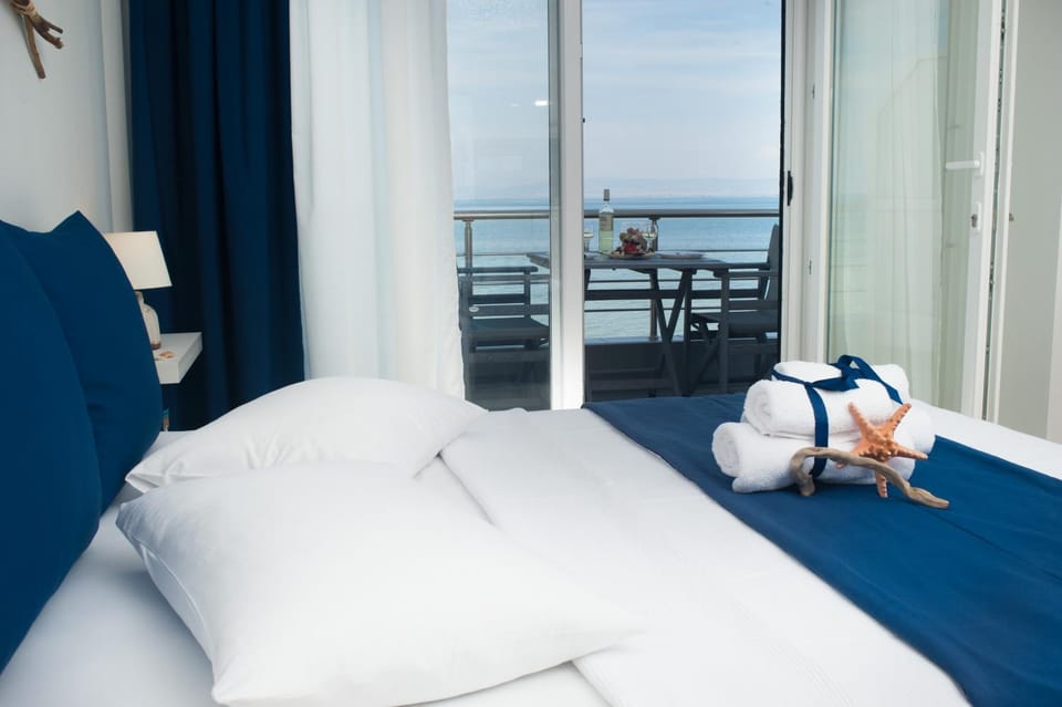 Bed, Sea view