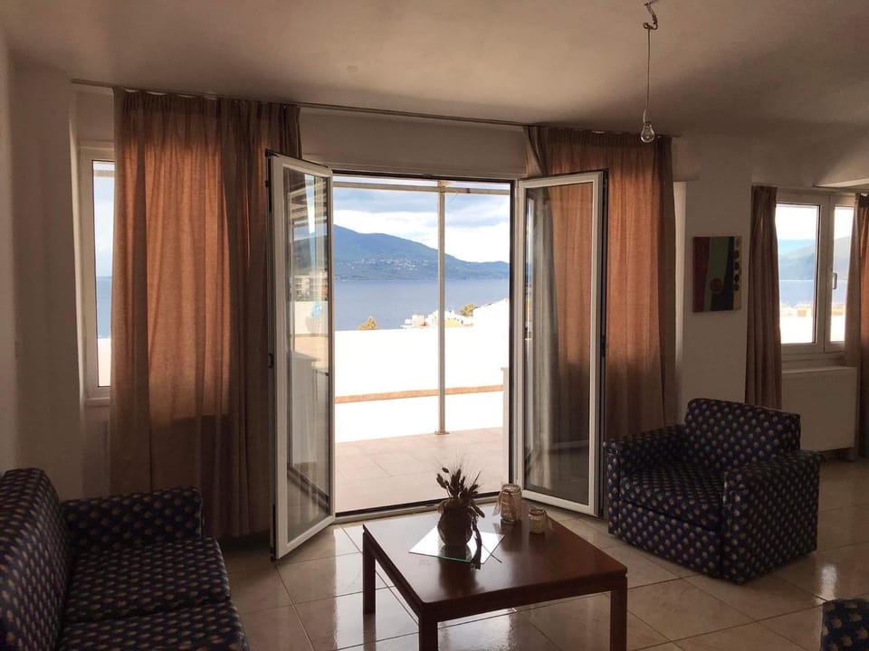 Balcony/Terrace, Living room, Seating area, Sea view