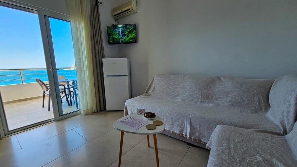 View (from property/room), Balcony/Terrace, Evening entertainment, Sea view