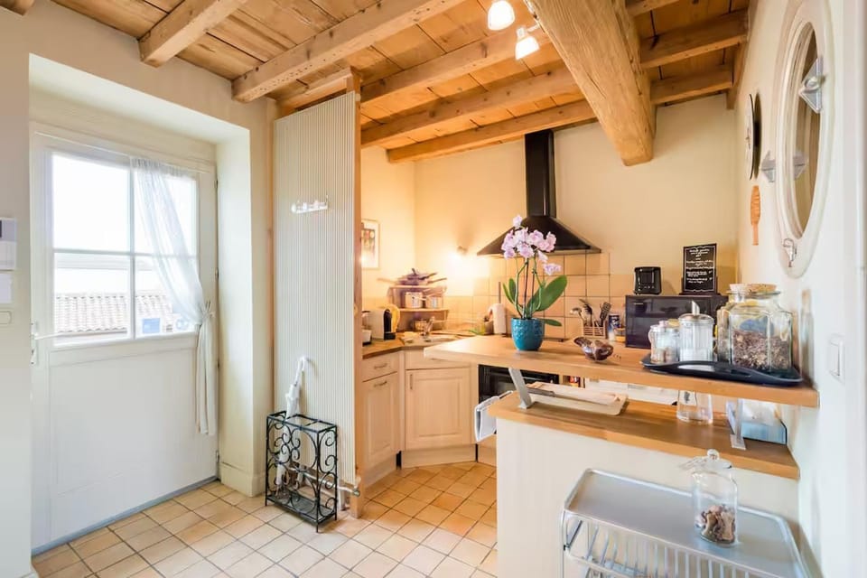 Coffee/tea facilities, dishwasher, oven, stove, washing machine, kitchen