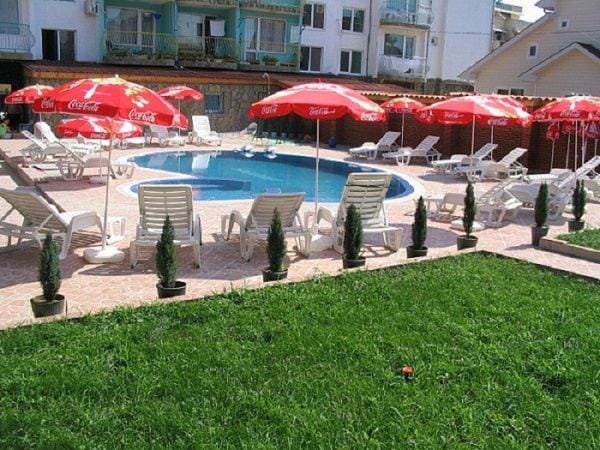 Restaurant/places to eat, Garden, Swimming pool