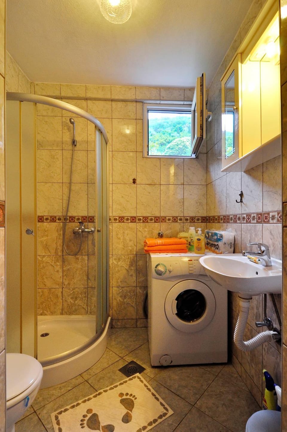 Shower, Toilet, Hot Tub, Bathroom